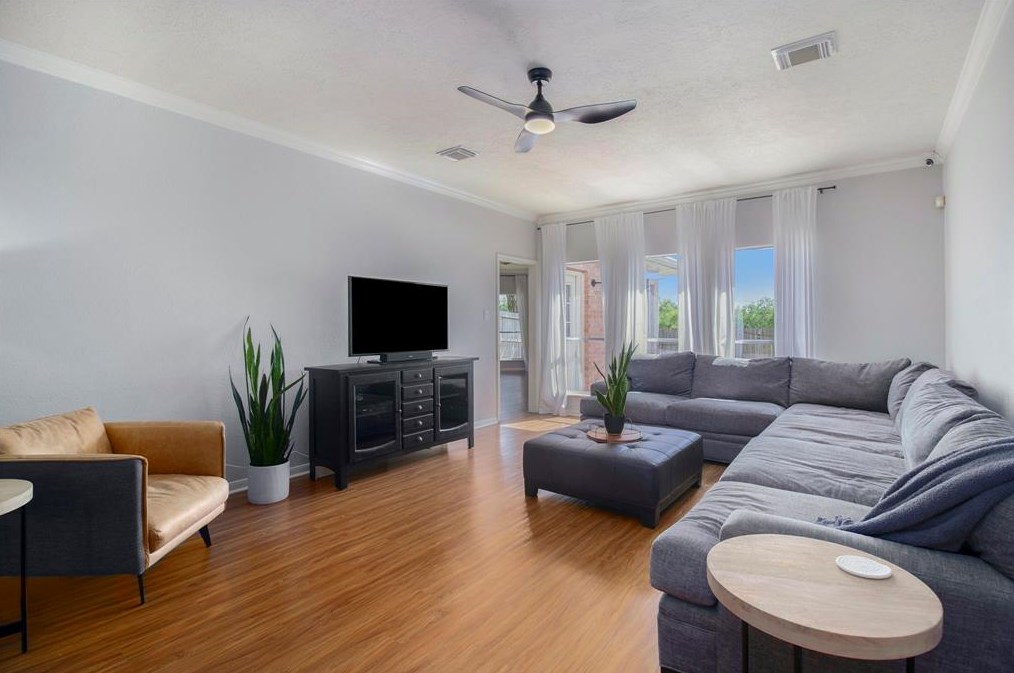 13522 Scenic Glade Dr, Houston TX  77059-2809 exterior