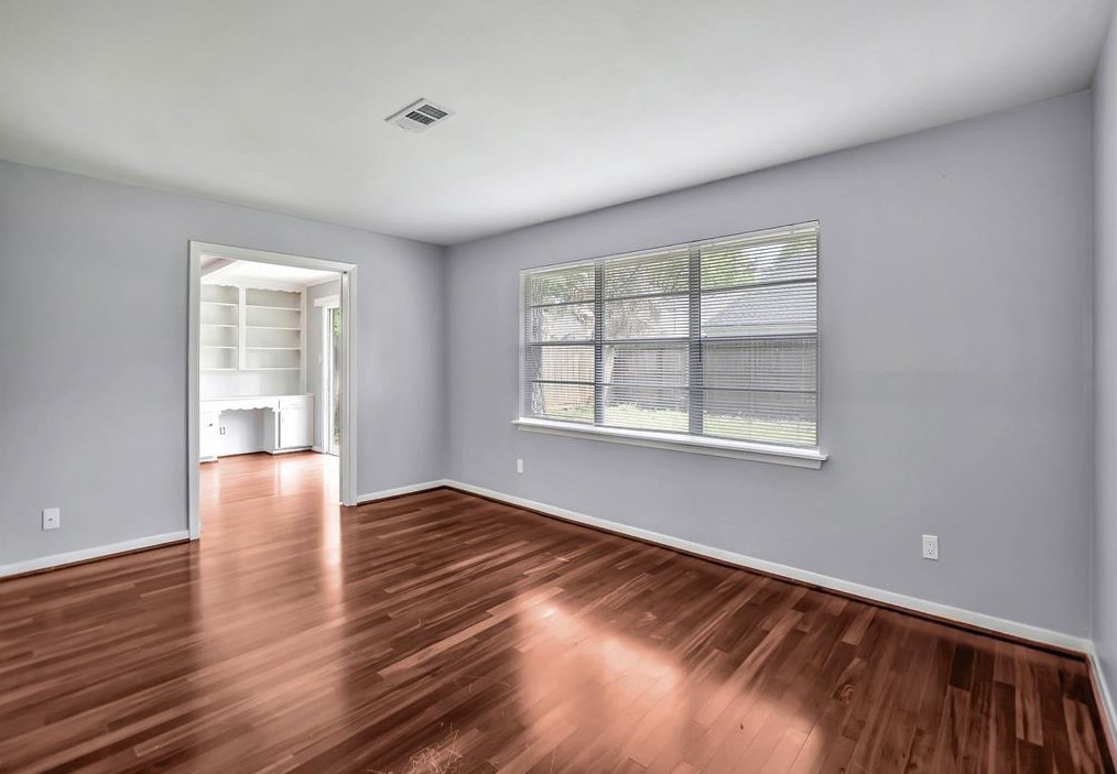 1738 Conrad Sauer Dr, Houston TX  77043-3342 exterior