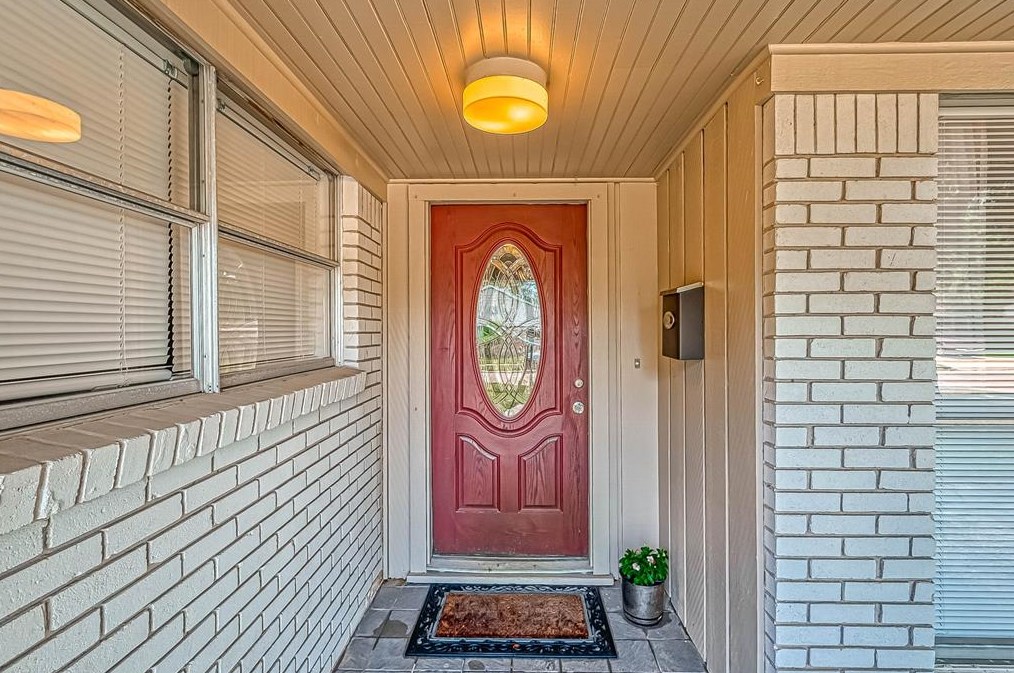 10210 Bob White Dr, Houston TX  77096-4610 exterior