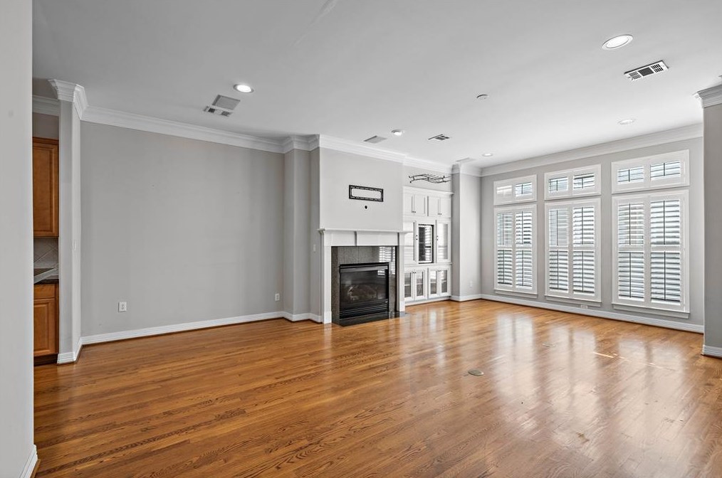 2154 Bancroft St, Houston TX  77027-3704 exterior