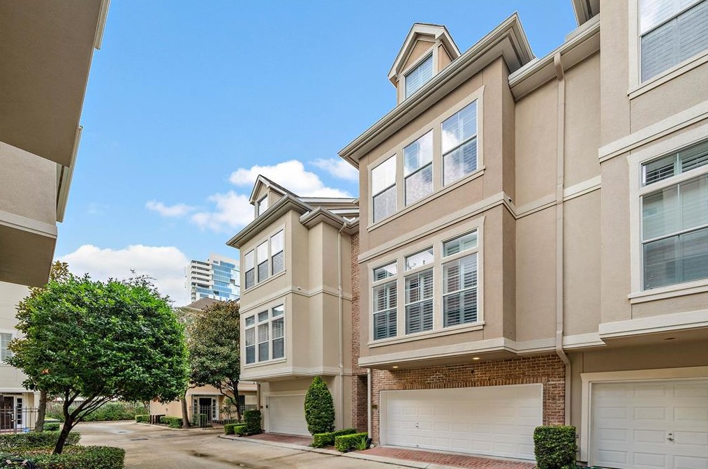 2154 Bancroft St, Houston, TX 77027