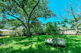 208 8th St, Glidden, TX 78943 - Photo 20