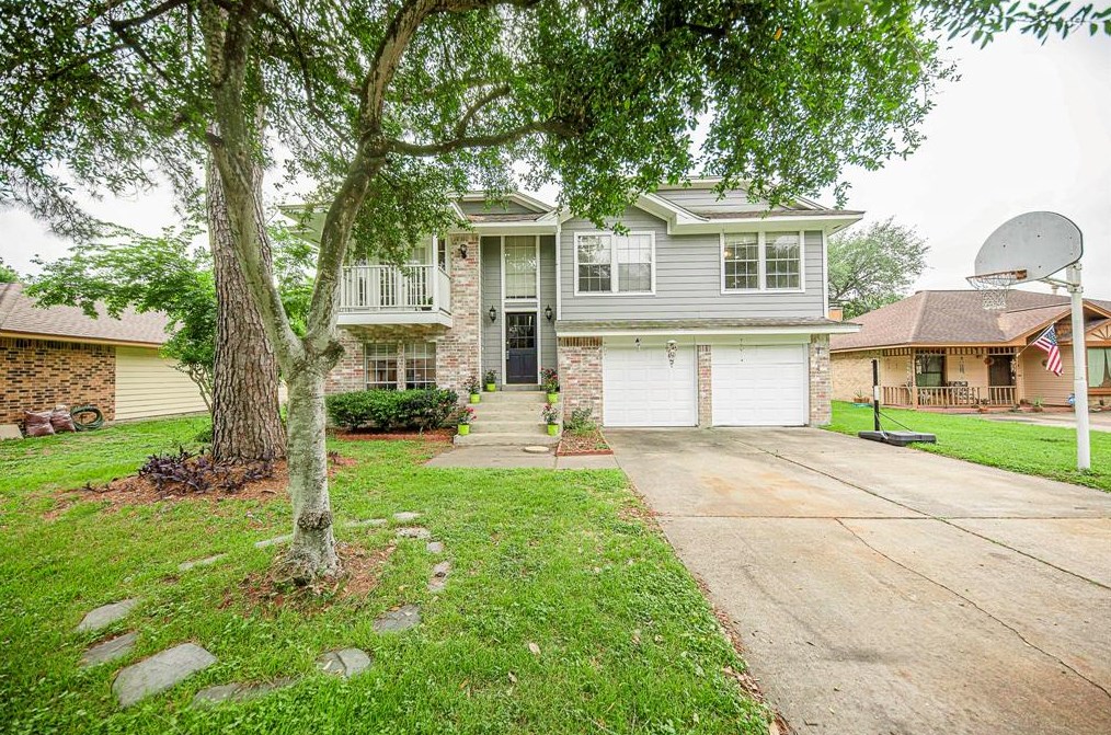15403 Meadow Village Dr, Houston, TX 77095-2011