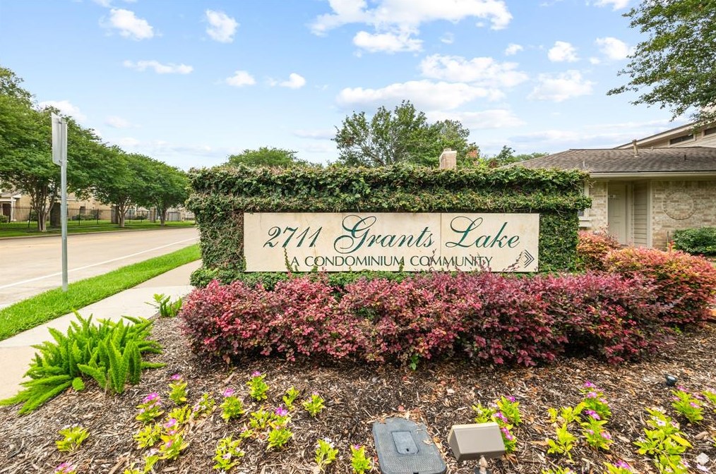 2711 Grants Lake Blvd, Sugar Land TX  77479-1378 exterior
