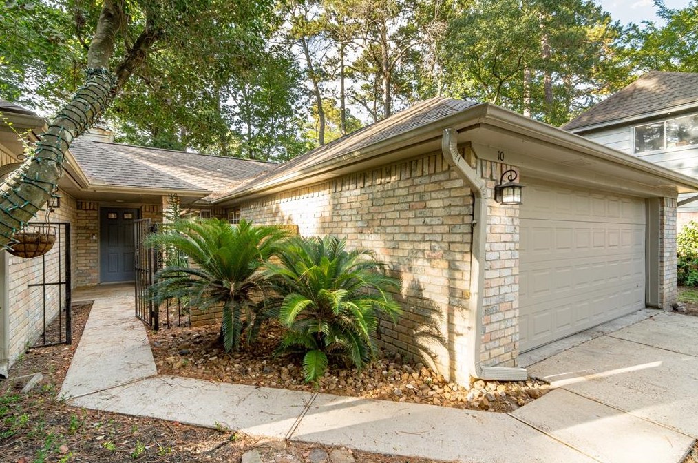 10 Rolling Mill Ln, Spring TX  77380-1588 exterior