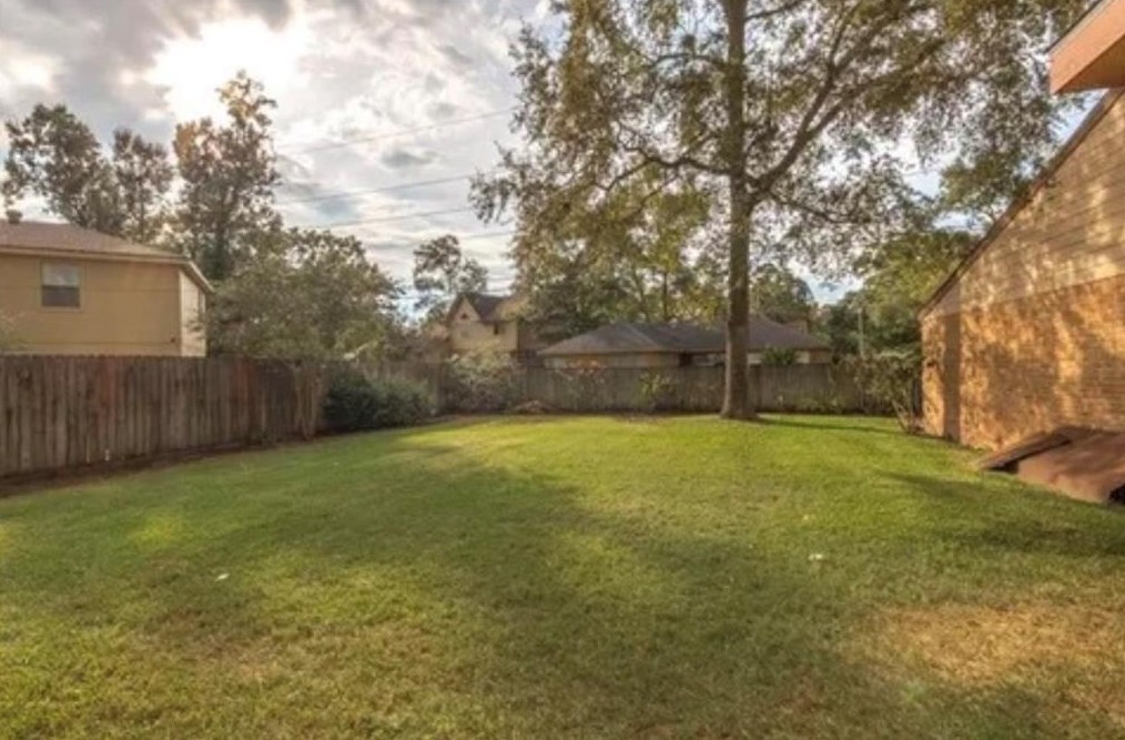 706 Diamondhead Blvd, Crosby, TX 77532-5562