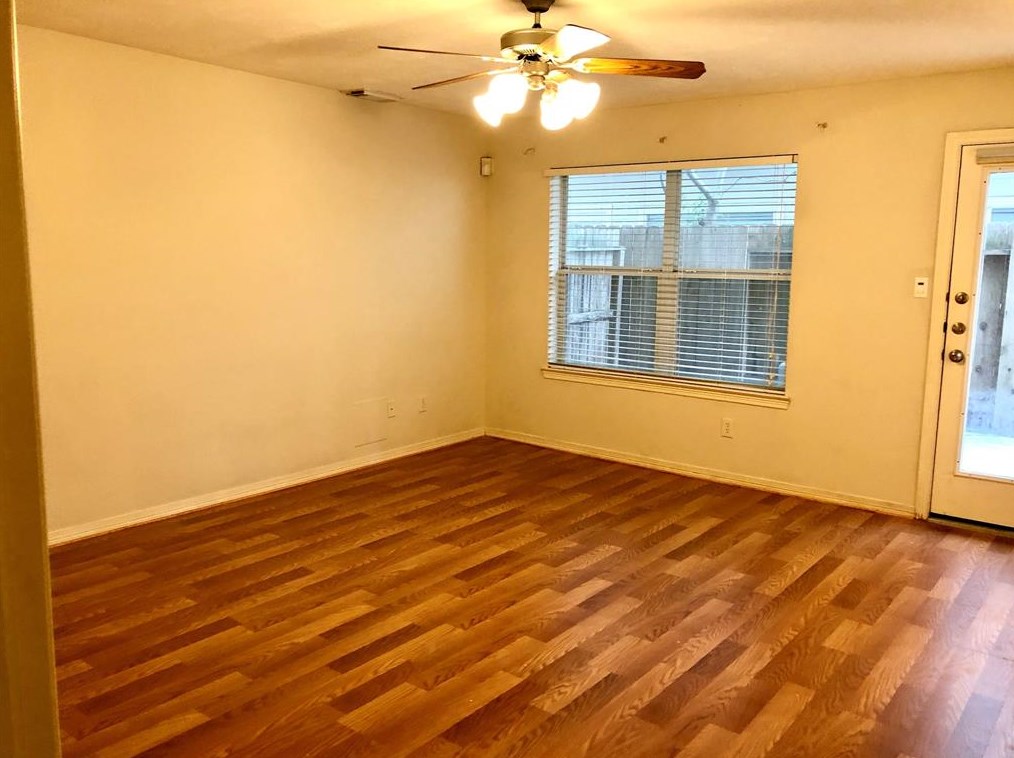 2106 Stacy Gln, Houston TX  77008-3490 exterior