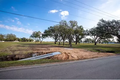1310 N Wharton Street, El Campo, TX 77437 - Photo 2