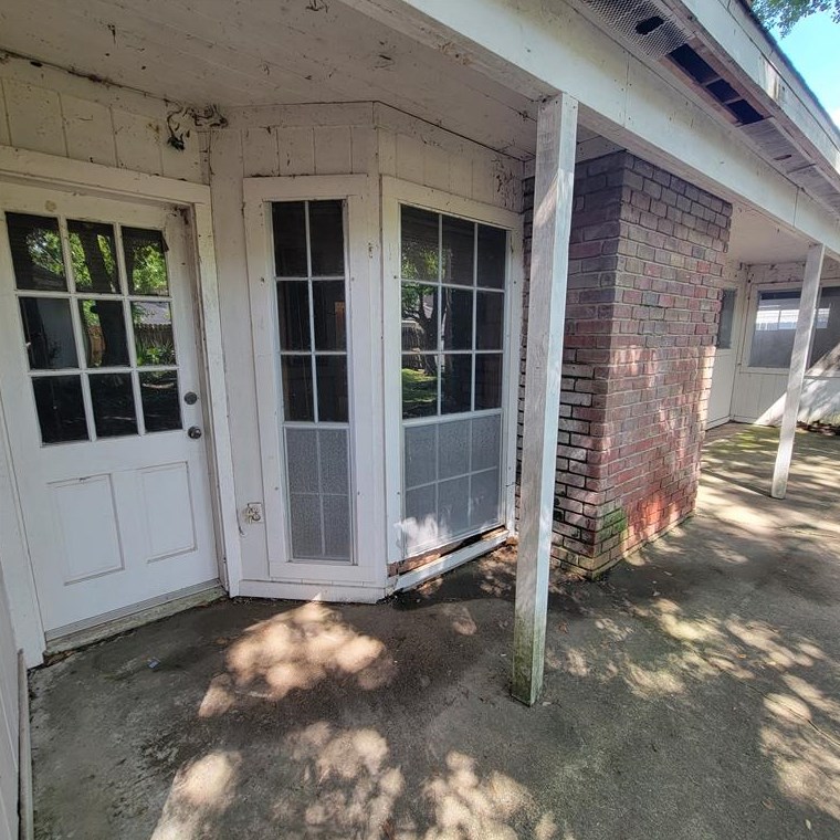 18630 Prince William Ln, Houston TX  77058-4225 exterior