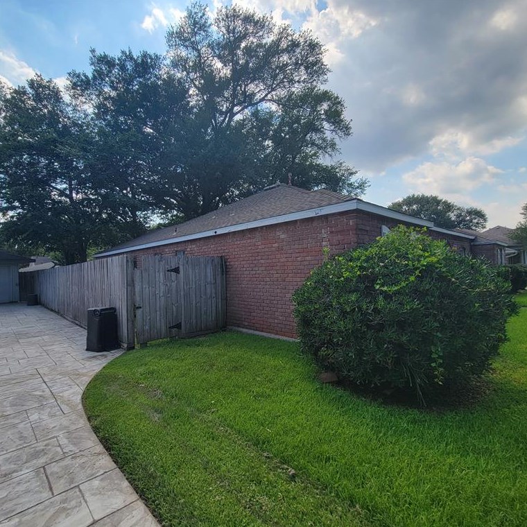 18630 Prince William Ln, Houston, TX 77058-4225