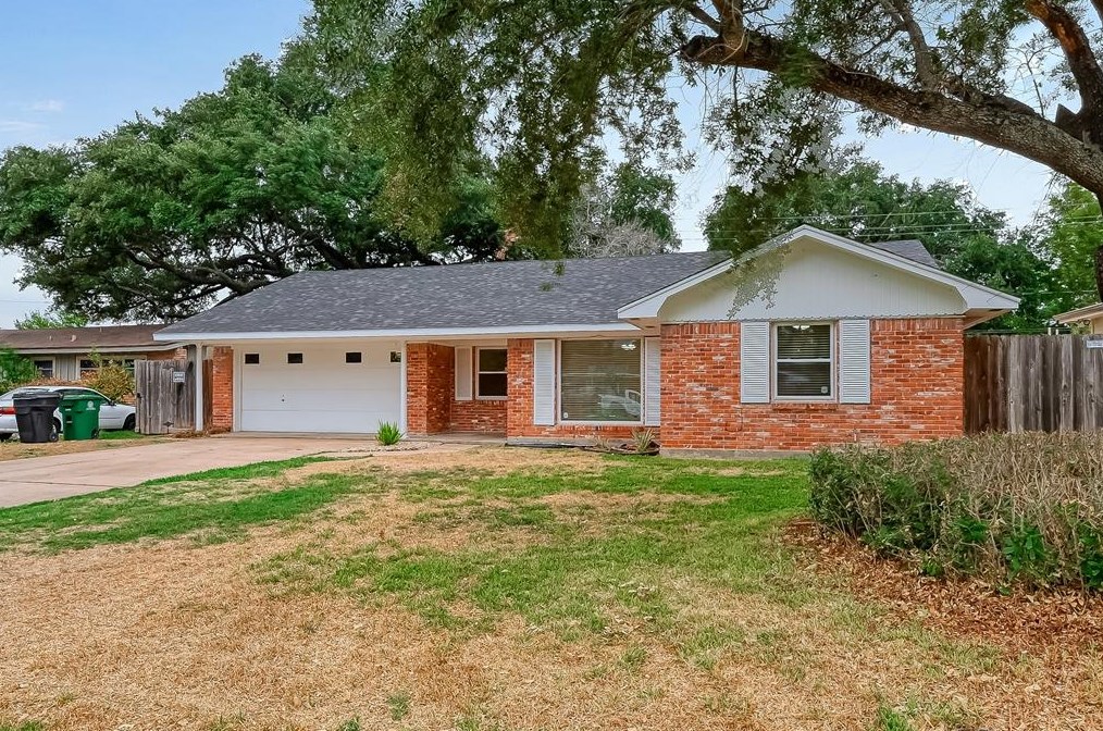 7006 Leader St, Houston, TX 77074