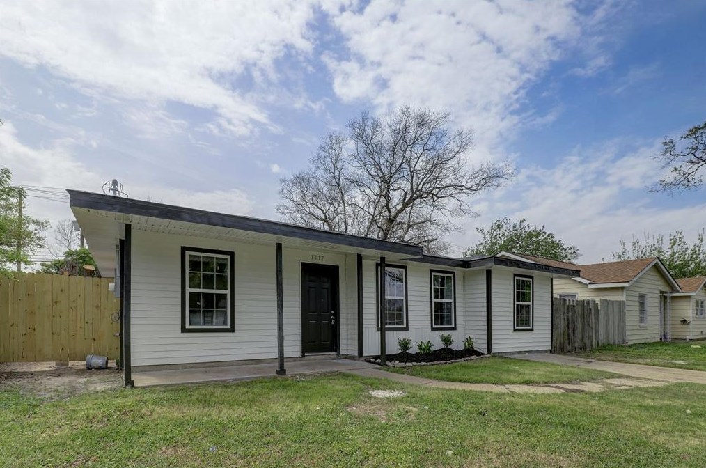 1717 Wayside Dr, Texas City, TX 77590