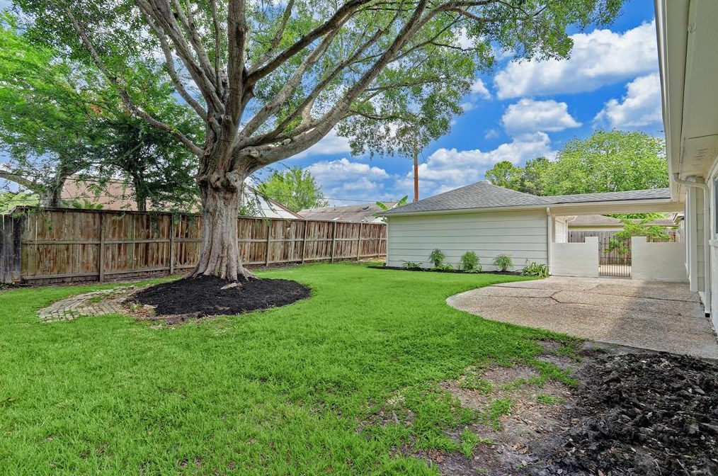 11858 Westmere Dr, Houston TX  77077-3715 exterior