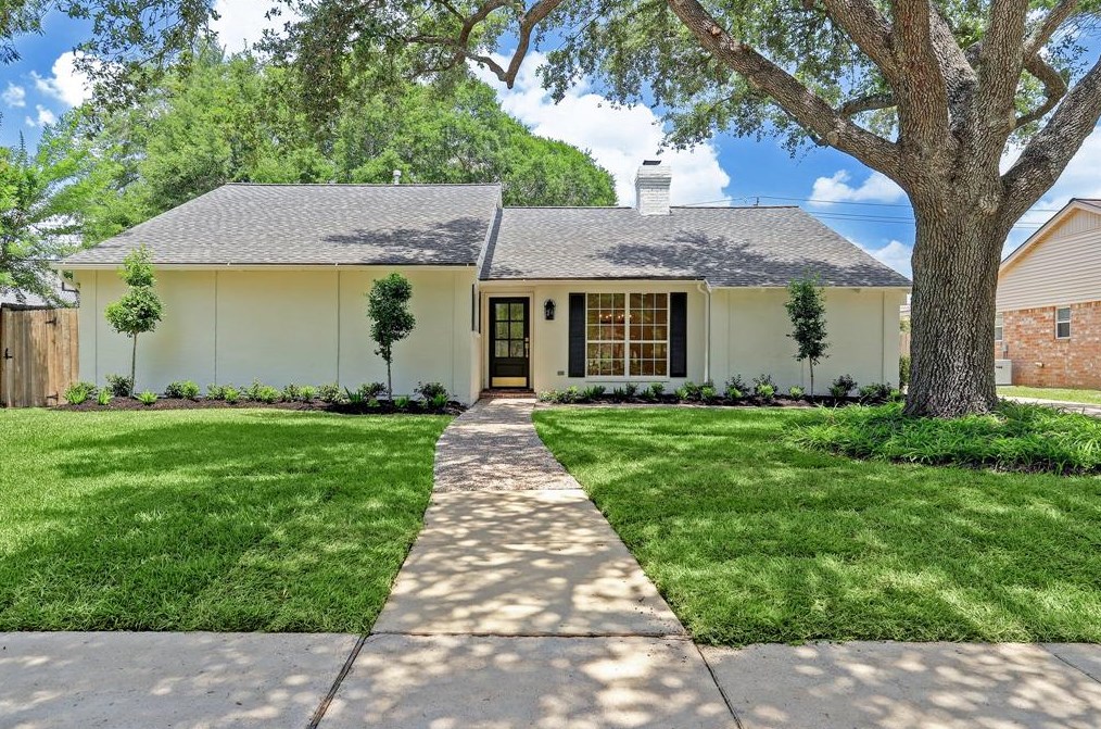 11858 Westmere Dr, Houston, TX 77077-4964