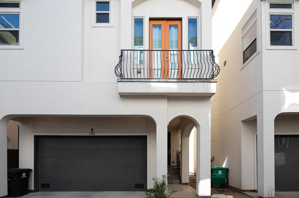 5743 Kiam St #e, Houston, TX 77007