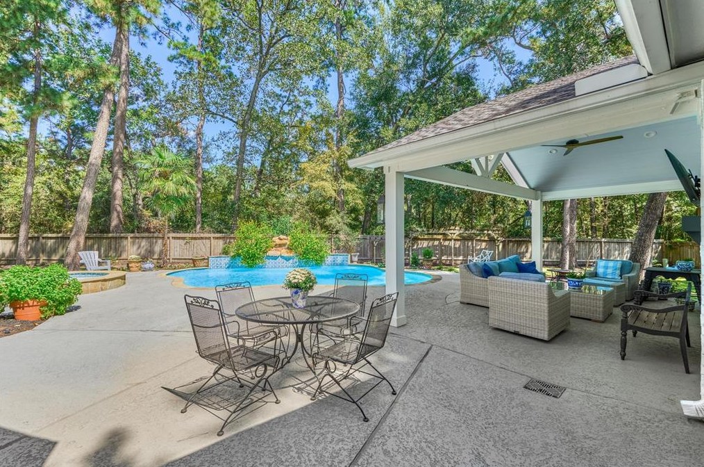 10 English Glade Ct, Spring, TX 77381