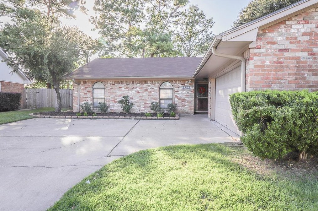 4302 W Grant St, Deer Park, TX 77536