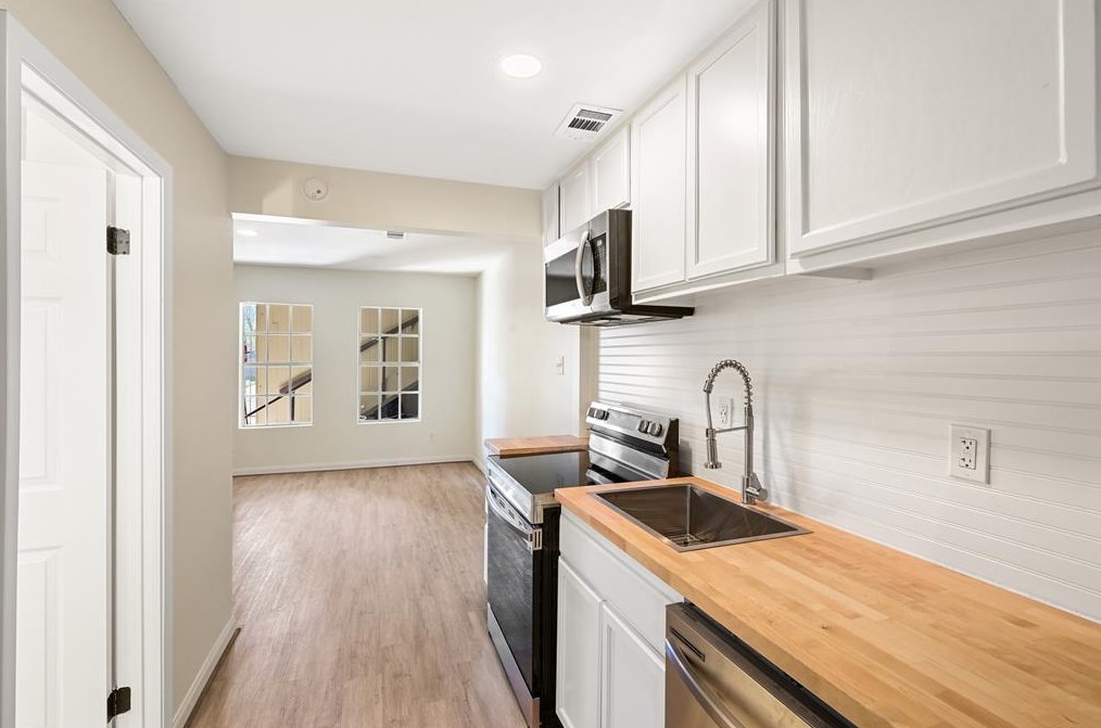 1011 10th St, Houston, TX 77008-6603