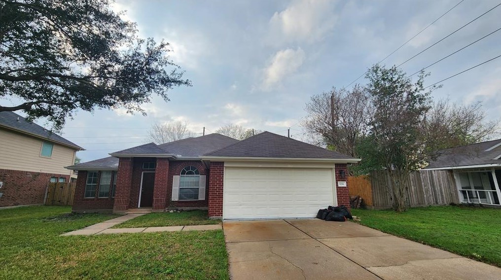 8206 Soledad Dr, Houston TX  77083-5262 exterior