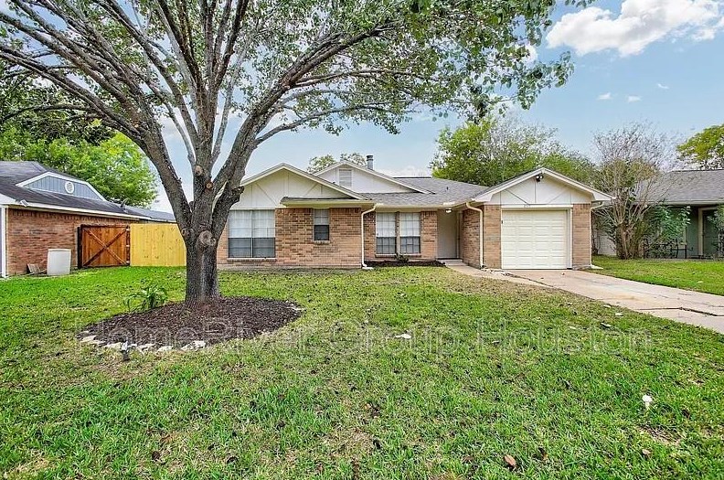 8515 Lazy Brook Ln, Morgans Point, TX 77571