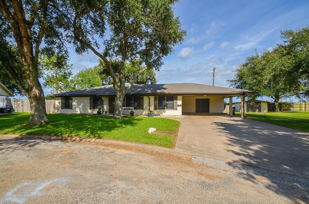 3310 Myatt Cir, Jones Creek, TX 77437-2045