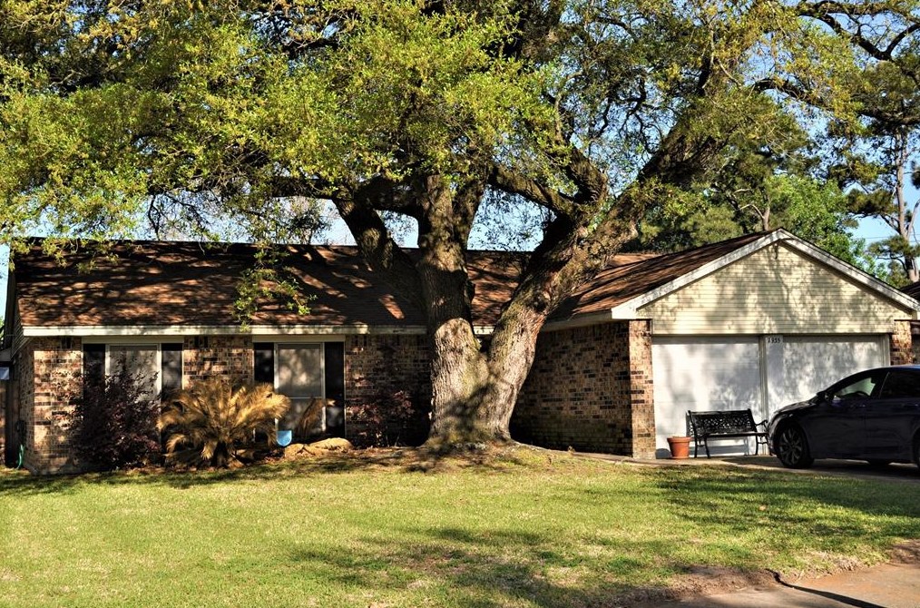 7935 Breda Dr, Baytown TX  77521-8824 exterior