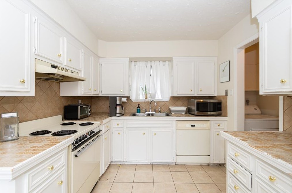 711 Charidges Dr, Houston TX  77034-5313 exterior