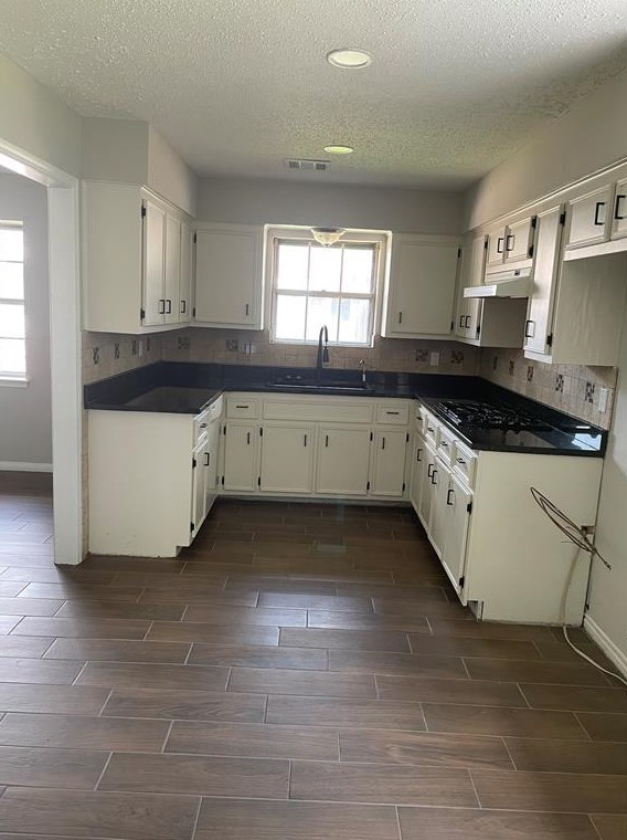 1904 Lazy Creek Ln, Pearland, TX 77581