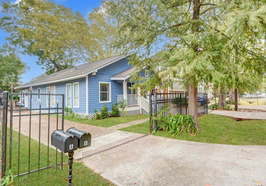 711 W 10th St #a, Houston, TX 77008