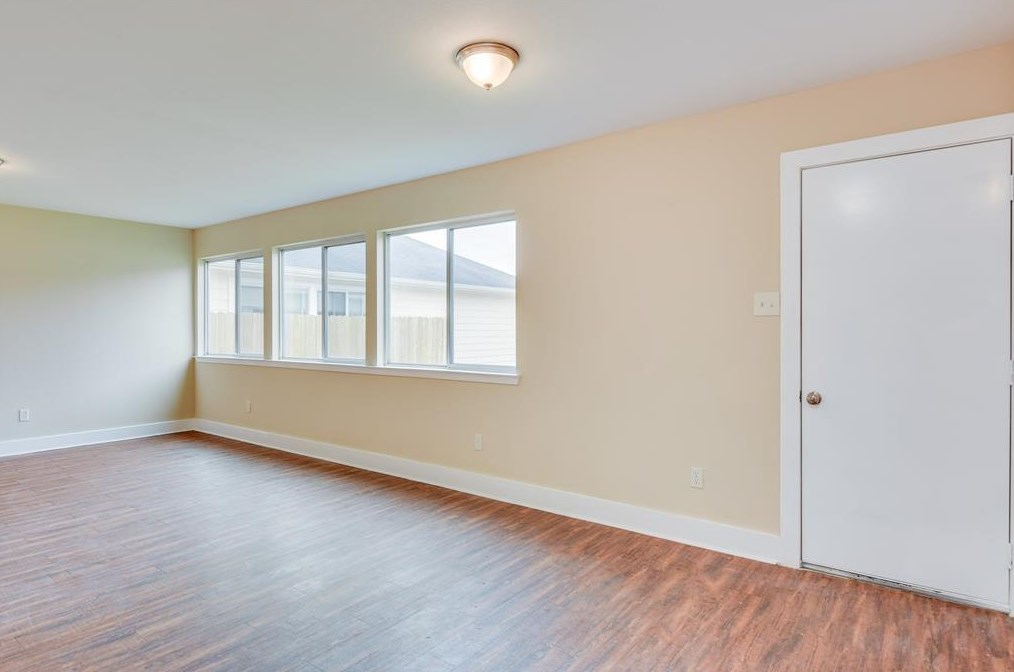 11838 Chanteloup Dr, Houston TX  77047-4436 exterior