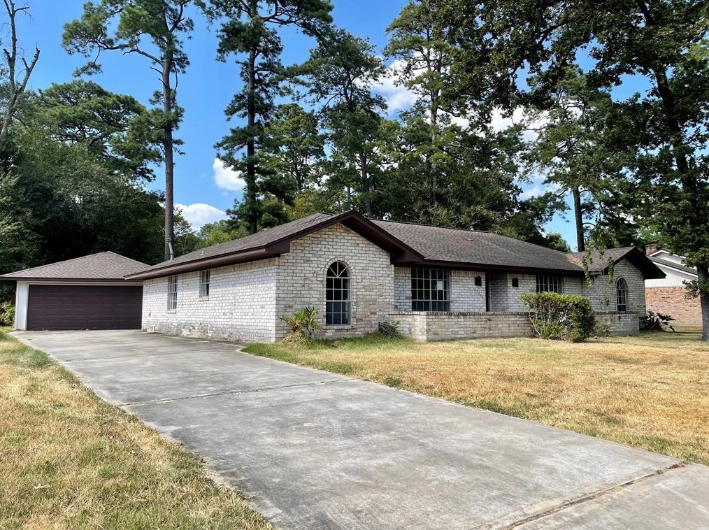 27213 Paula Ln, Conroe, TX 77385