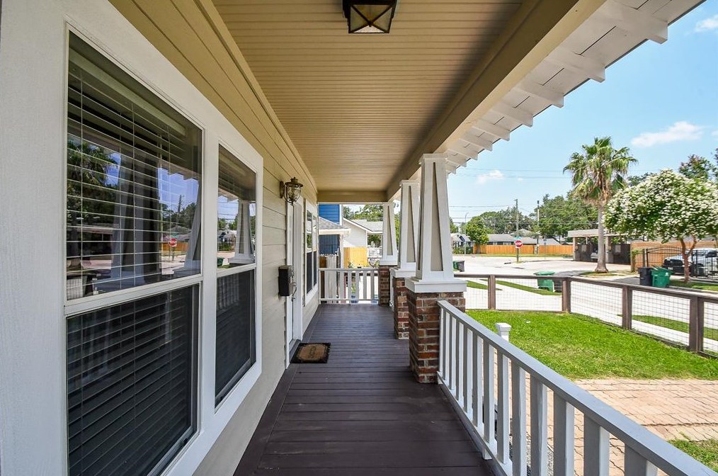 1307 Walton St, Houston TX  77009-3037 exterior