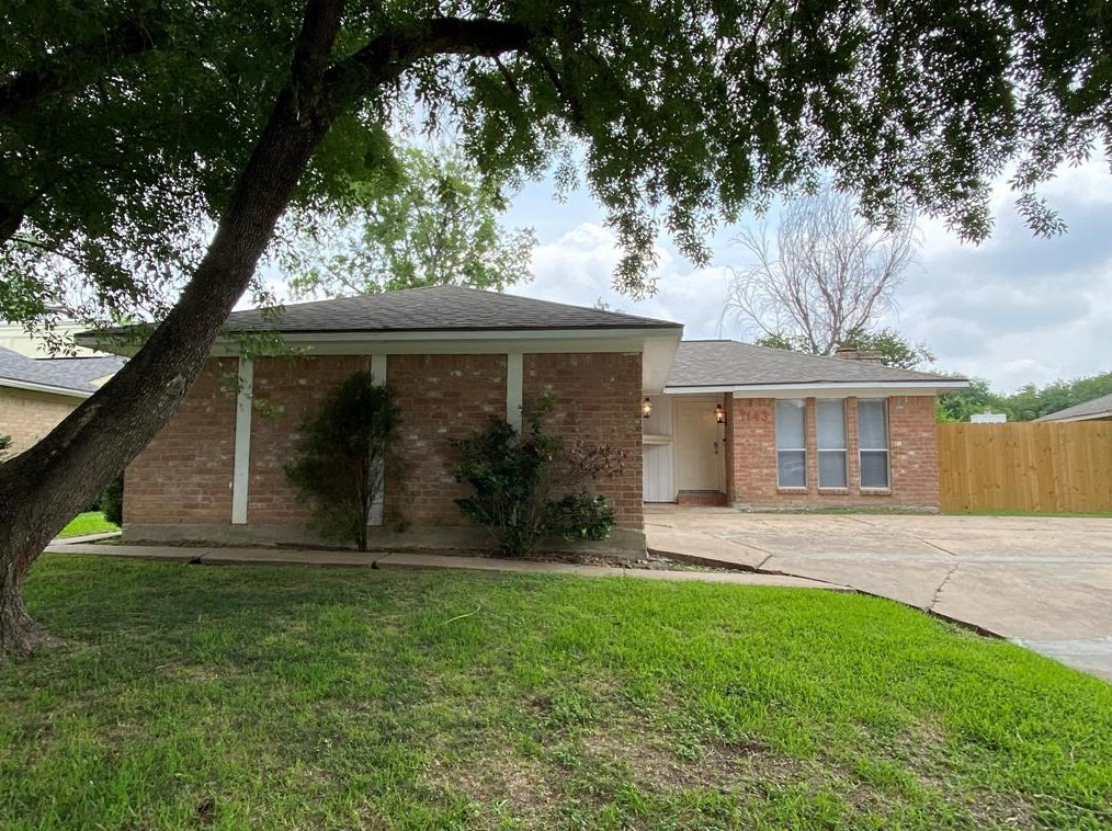 7143 Longvine Dr, Houston, TX 77072-2127