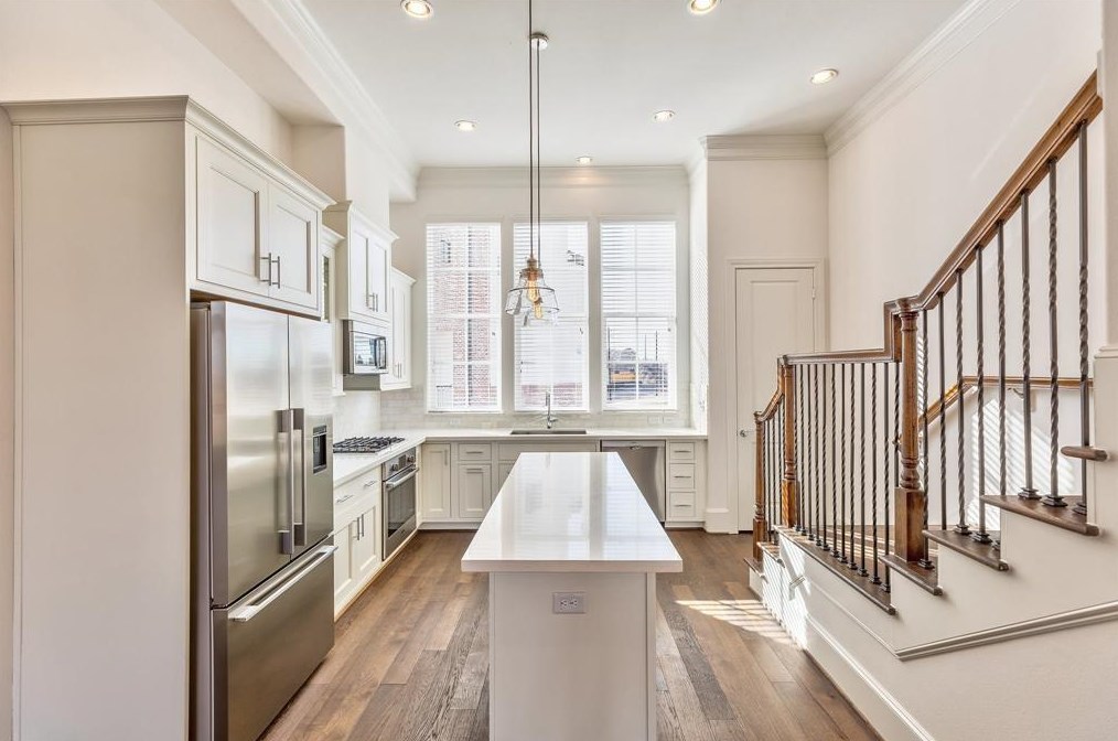2737 Maxroy St, Houston, TX 77007-1056