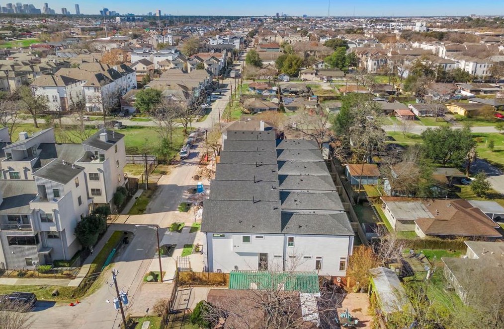 5012 Darling St, Houston TX  77007-1831 exterior