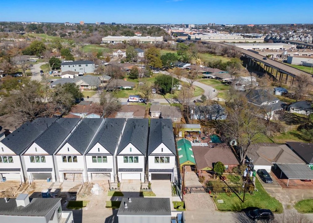 5012 Darling St, Houston TX  77007-1831 exterior