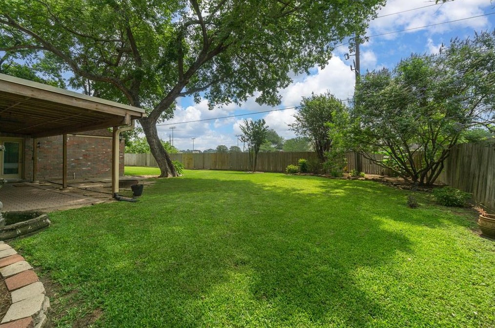 8934 Crazy Horse Trl, Houston TX  77064-7150 exterior