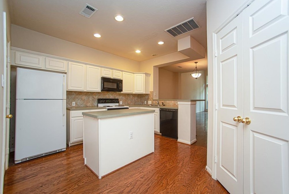 55 Harvest Wind Pl, Spring TX  77382-3602 exterior
