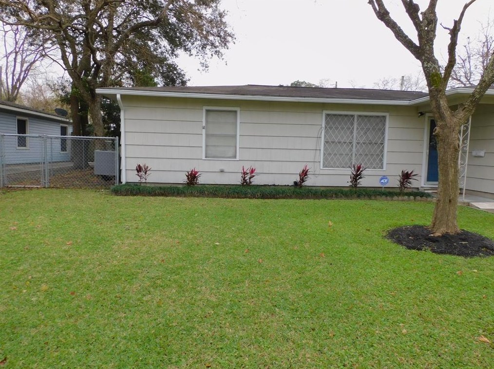 1541 14th Ave N, Texas City, TX 77590