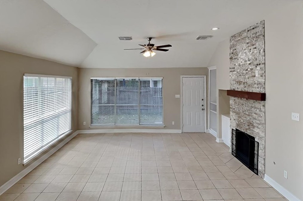 11 Nila Grove Ct, Conroe TX  77385-3446 exterior