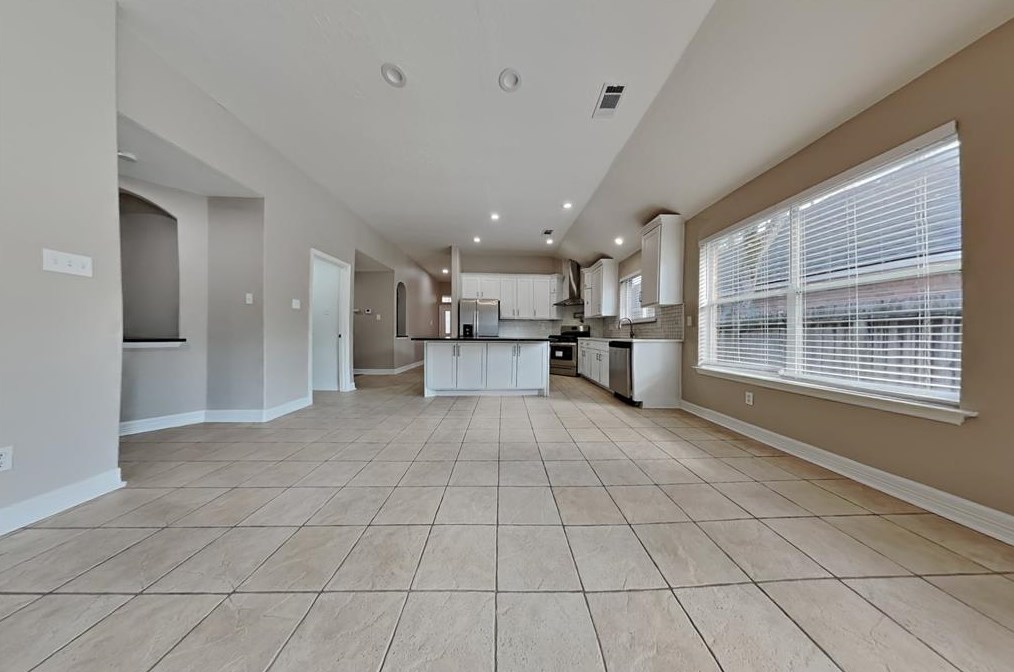 11 Nila Grove Ct, Conroe, TX 77385