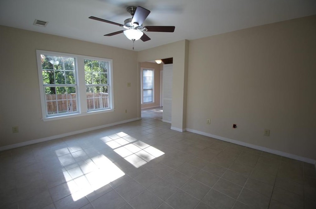 1905 Idylwood Dr, Houston TX  77023-4803 exterior