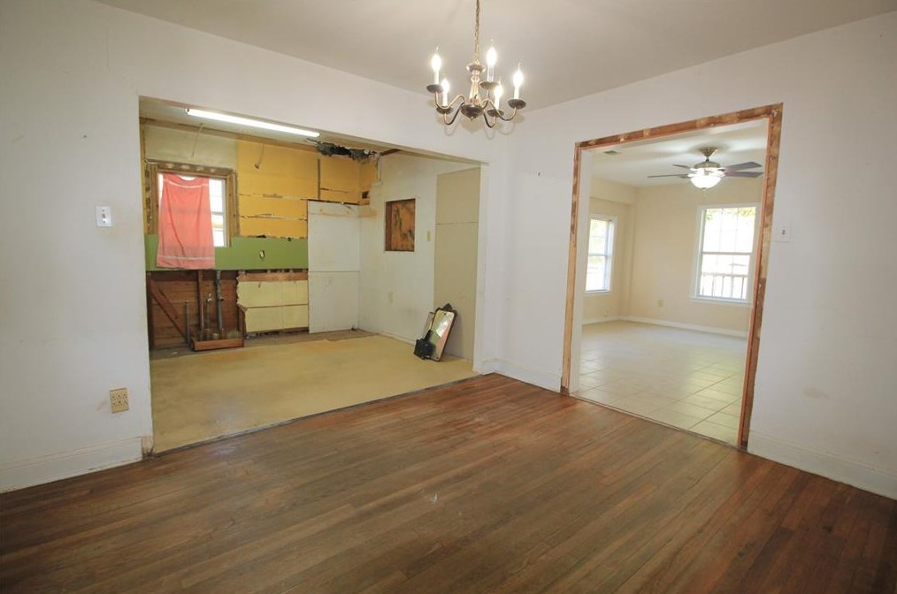 1905 Idylwood Dr, Houston TX  77023-4803 exterior