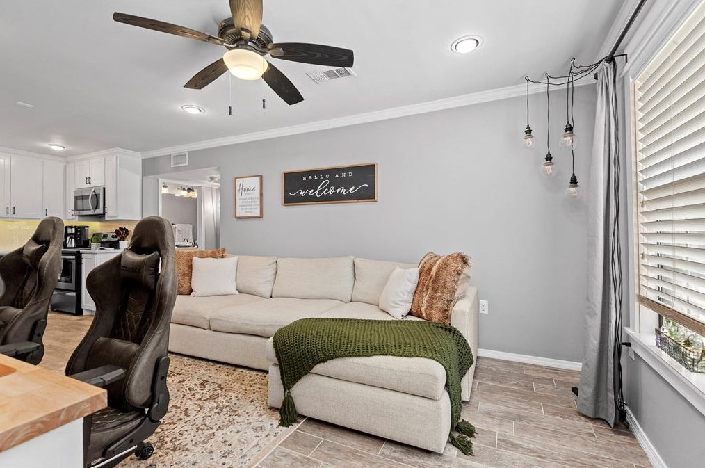 606 Marshall St, Houston, TX 77006-4480