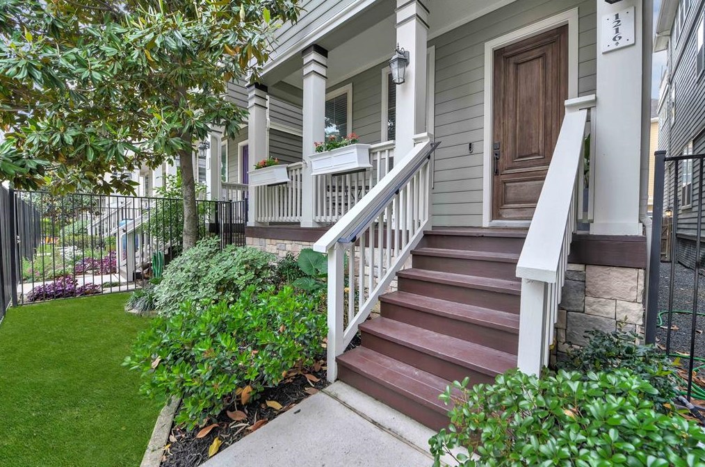 1216 Nelson Falls Ln, Houston, TX 77008-6466