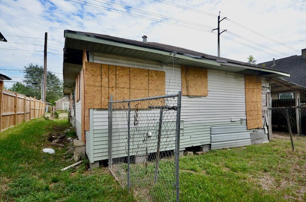 8010 Livingston, Houston TX 77051-1420 exterior