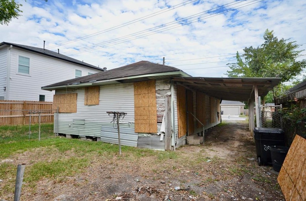 8010 Livingston, Houston TX 77051-1420 exterior