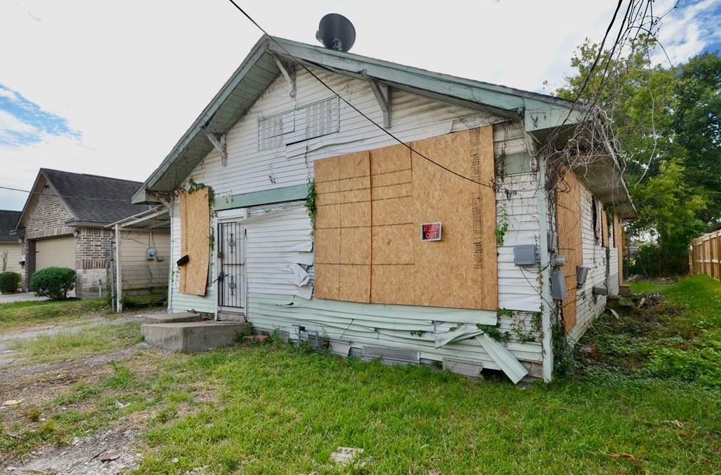 8010 Livingston, Houston TX 77051-1420 exterior