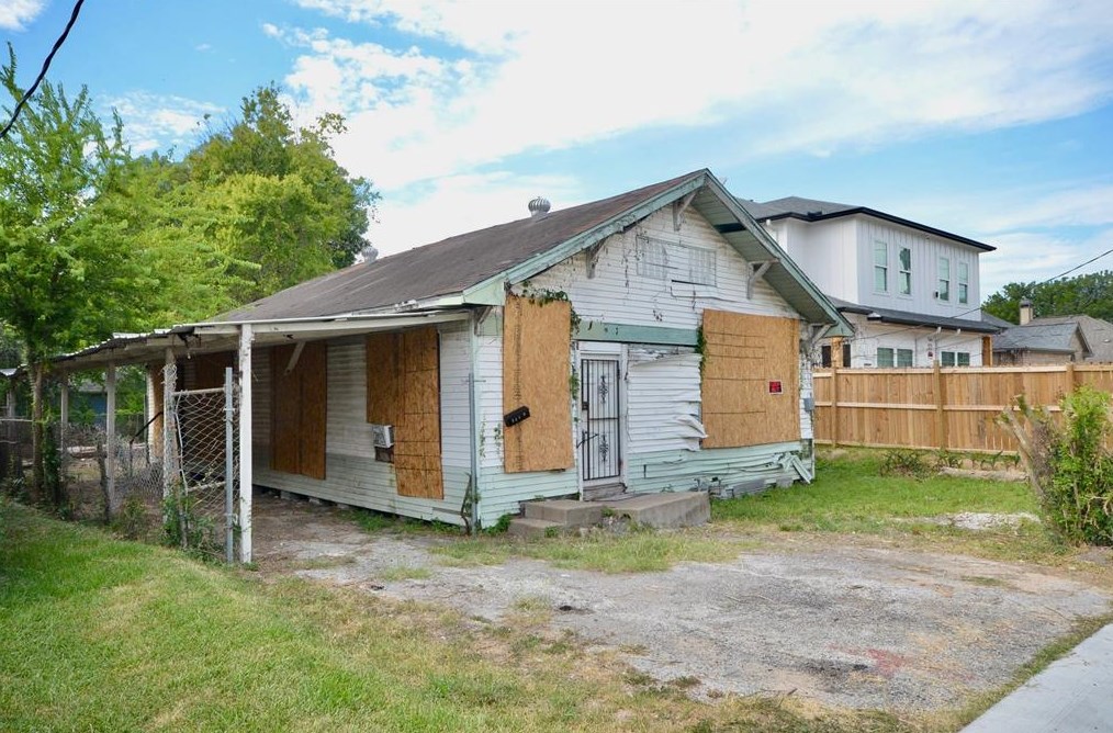 8010 Livingston, Houston TX 77051-1420 exterior