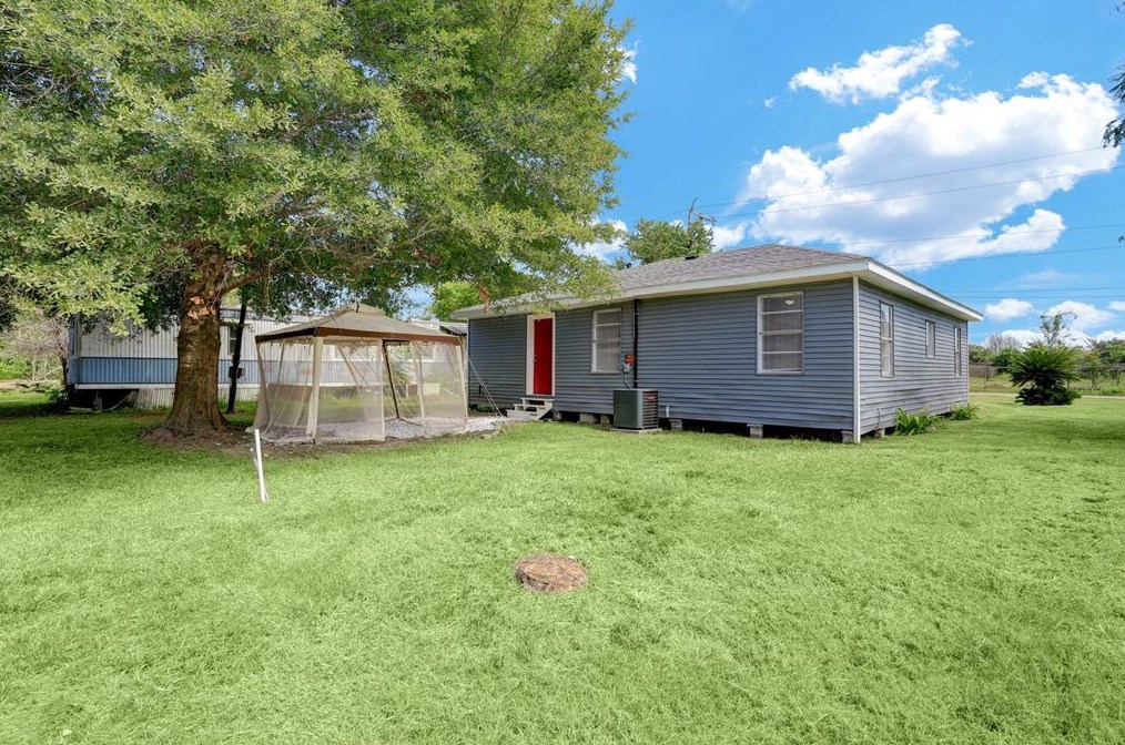 308 Bennett Dr, West Columbia, TX 77486